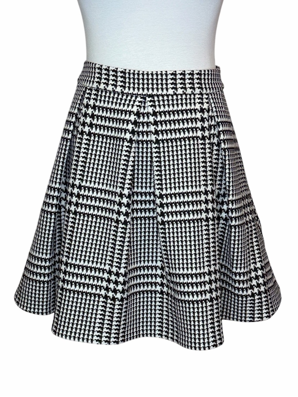 Express Black & White Houndstooth Pleated Skirt